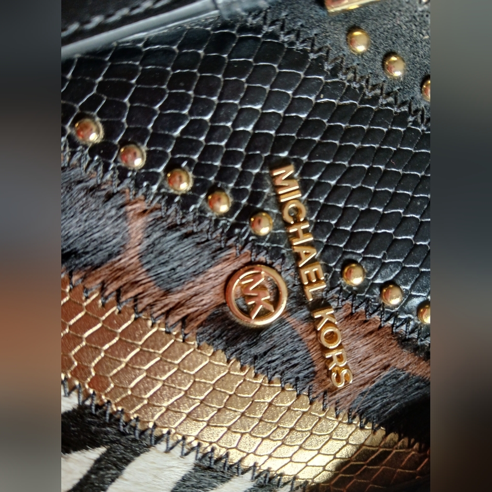Michael Kors Barrel Style Bag - Picture 3 of 8